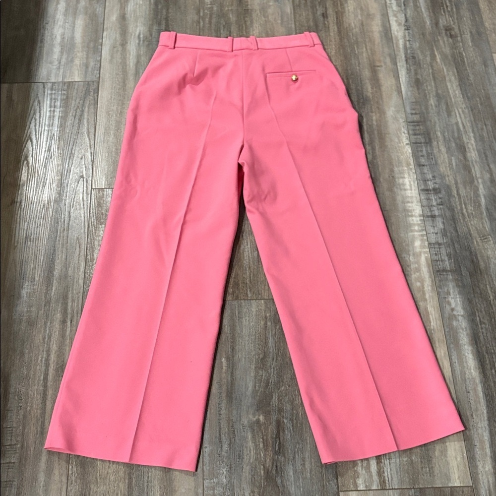 Zara NWT pink cropped pant medium
Waist 15
Rise 12
Inseam 26
Leg opening 10.5 - Picture 5 of 5